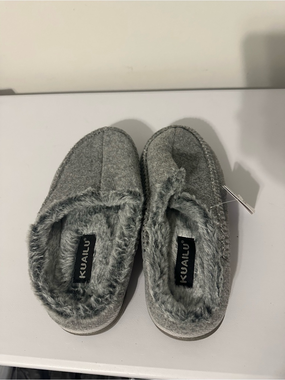 Kuailu Gray Plush Slip-On Clogs